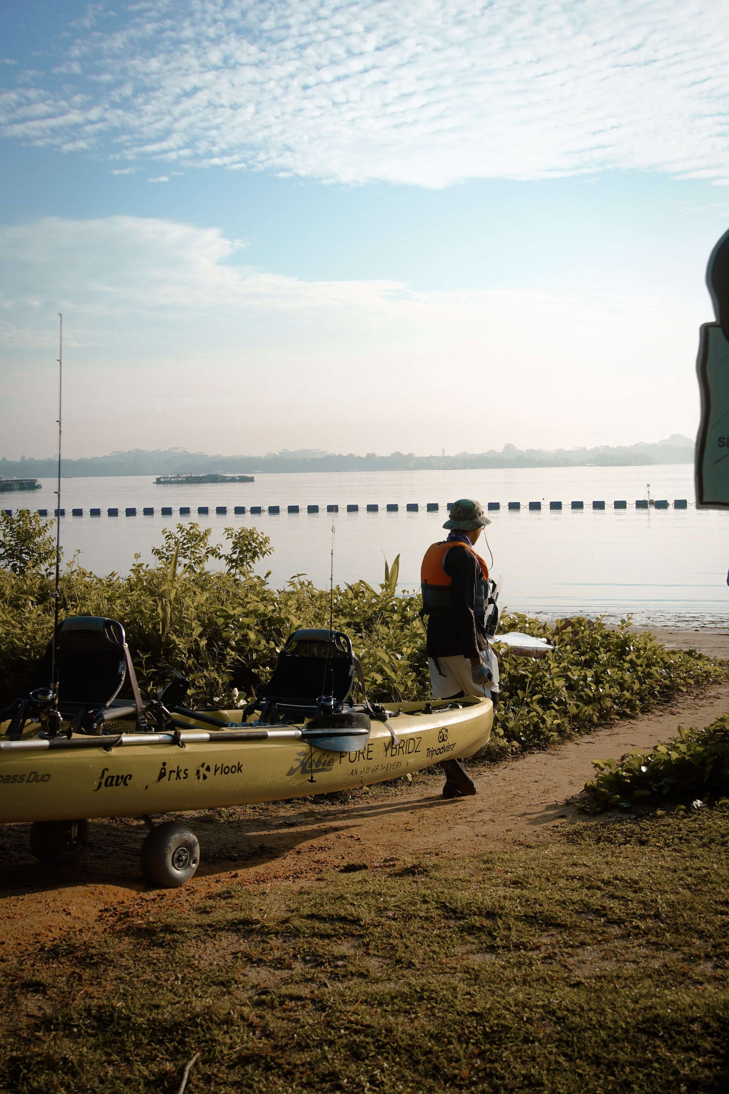 Kayak fishing guide prepares Hobie Compass Duo kayak for Purehybridz Kayak Fishing Tour